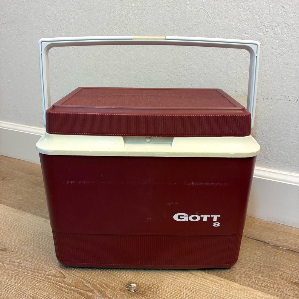 Vintage Gott 8 Quart Red Cooler Lunch Box Camping Picnic USA
Good Condition